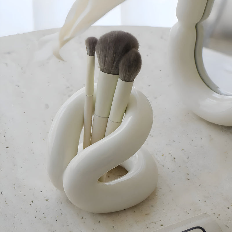 Nordic Knot Ceramic Holder